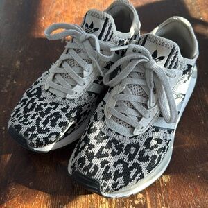 Women’s ADIDAS Swift Run X Womens Gray Leopard Shoes sneakers size 6